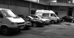 Hospital vende carros para gastar em investigação